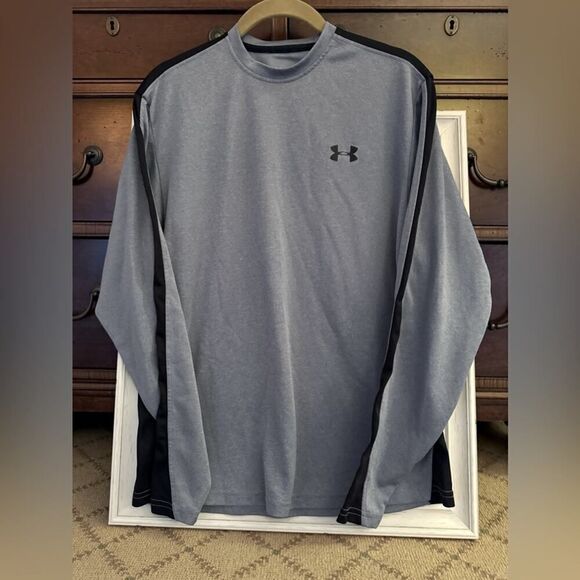 Under Armour Gray long sleeved performance shirt with black detail NWOT S - Picture 1 of 15